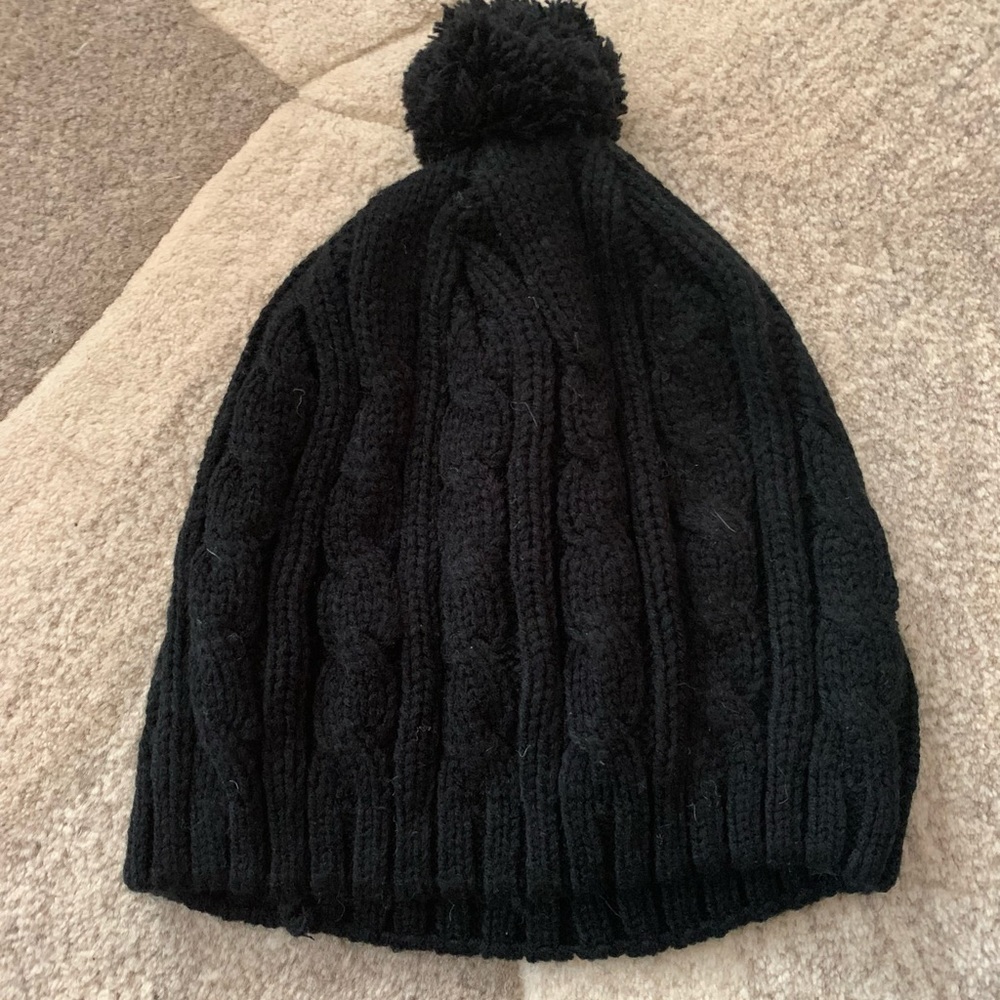 Black knitted beanie with Pom Pom
